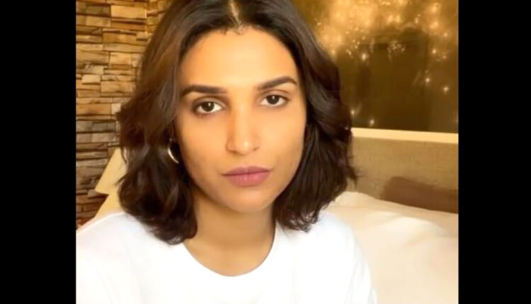 فحاشی سے متعلق بیان واپس لیں ورنہ آپ میرے وزیراعظم نہیں، آمنہ الیاس