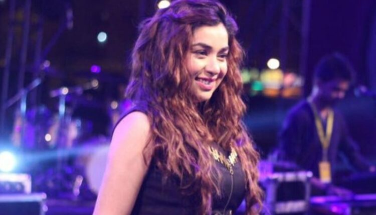 4 سال تک گھر میں قید رہی کومل رضوی نے شوہر کے ظلم بارے داستان سنا دی