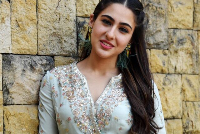 سارہ علی خان نے سیلفی لینے والے مداح کو جھاڑ پلادی