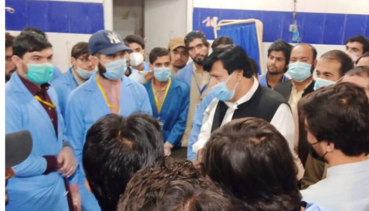 ایم ایس سول ھسپتال کوٸٹہ ڈاکٹر ارباب کامران کاسی کا اچانک شعبہ حادثات کا دورہ