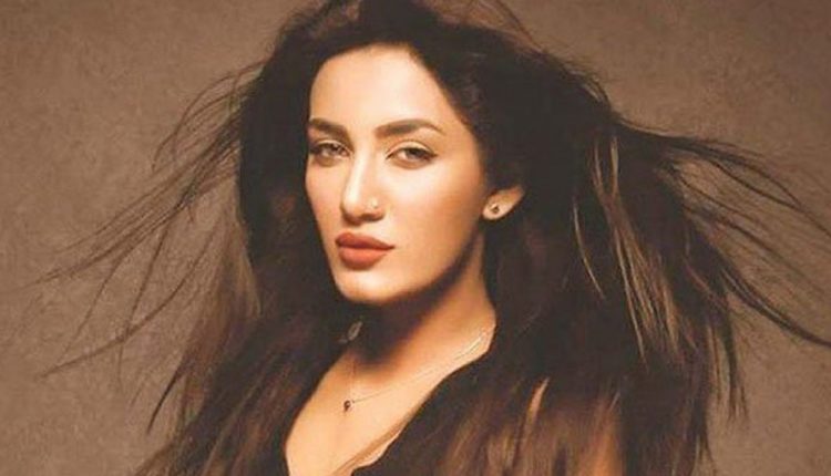 شوبز انڈسٹری سے تعلق رکھنے والے لوگ منافق ہیں جو منہ پر کچھ اور پیٹھ پر کچھ ہوتے ہیں‘اداکارہ متھیرا