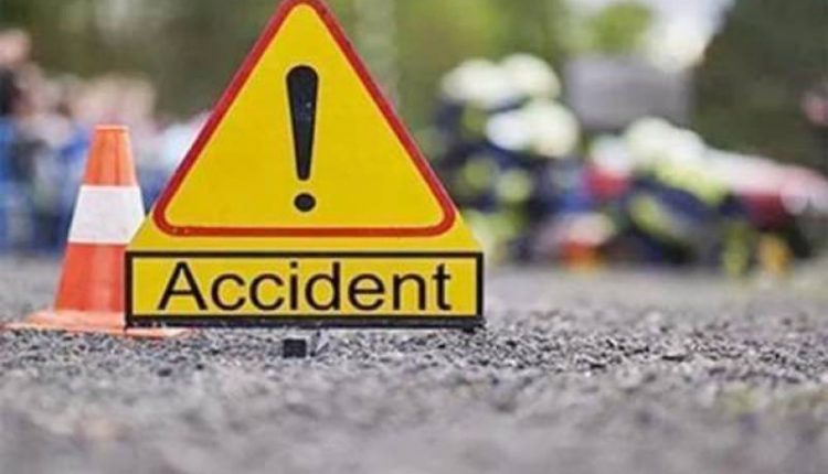 کراچی: بس اور ٹرک میں تصادم. 5 افراد جاں بحق.20 زخمی