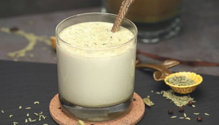 سونف دودھ میں ڈال کر پینے سے جسم میں کیا تبدیلیاں پیدا ہوتی ہیں؟ جانیے اس کے فوائد