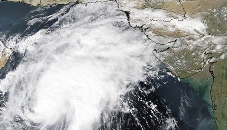 گلاب کہاں پہنچا؟ شہری ہو جائیں تیار، طوفانی بارشوں کی پیش گوئی