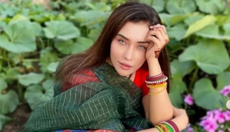 اداکارہ مائرہ خان تضحیک آمیز ریمارکس پرشدید تنقید کی زدمیں