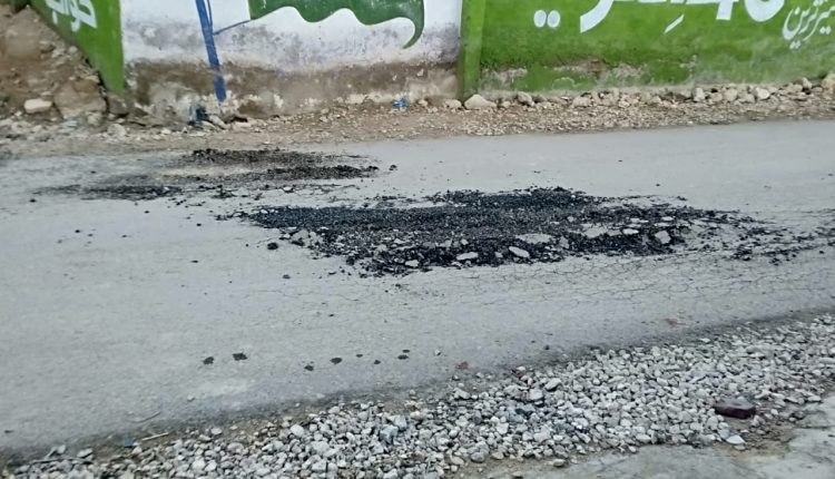 کوہلو،دو ماہ بننے والی سڑک ٹوٹ پھوٹ کا شکار،کریش کے بجائے مٹی استعمال