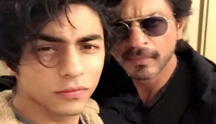 بالی ووڈ اسٹار شاہ رخ خان کا بیٹا منشیات کیس میں گرفتار