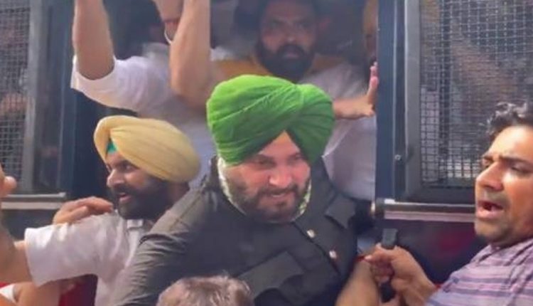 نوجوت سنگھ سدھو کو گرفتار کرلیا گیا