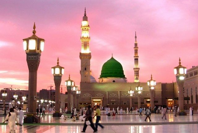 حضرت محمد ؐنے ارشاد فرمایا: جس شخص کو یہ پسند ہو کہ اس کی عمر دراز ہو اور اس کے رزق میں اضافہ ہو تو وہ یہ کام کرے