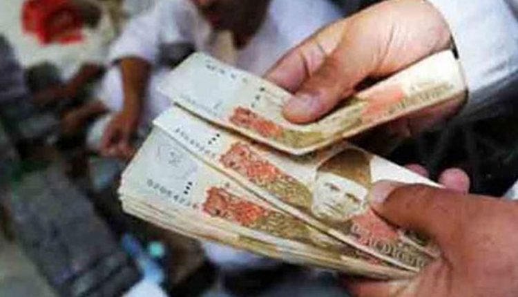 مہنگائی ہوئی تو حکومت نے تنخواہیں بھی بڑھادیں۔۔ سرکاری ملازمین کی تنخواہوں میں مزید اضافہ۔۔موجیں لگ گئیں ملازمین کی