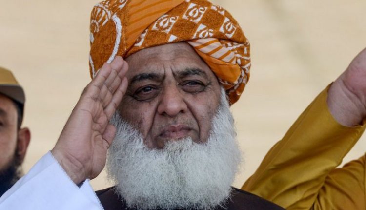 پاکستان کو جنات کی رہنمائی اور جادو ٹونے سے چلایا جارہا ہے، فضل الرحمٰن