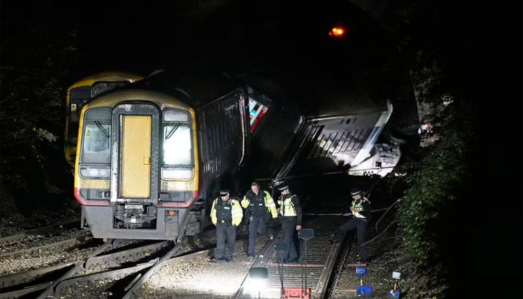 ٹرینوں میں تصادم، 17 مسافر زخمی