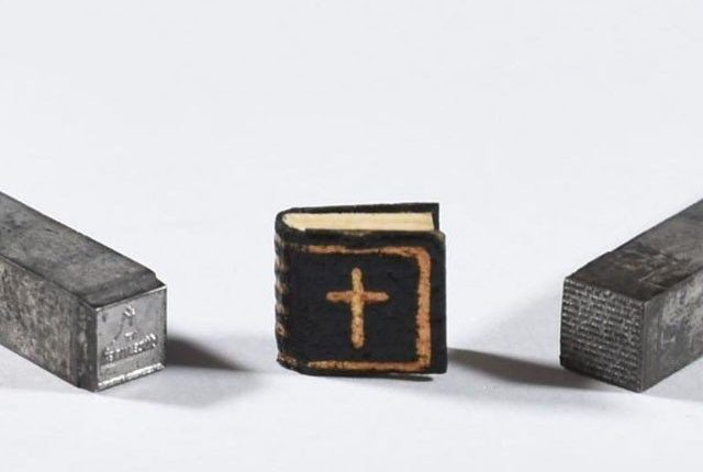 5 ملی میٹر کی کتاب ہزاروں ڈالرز میں فروخت