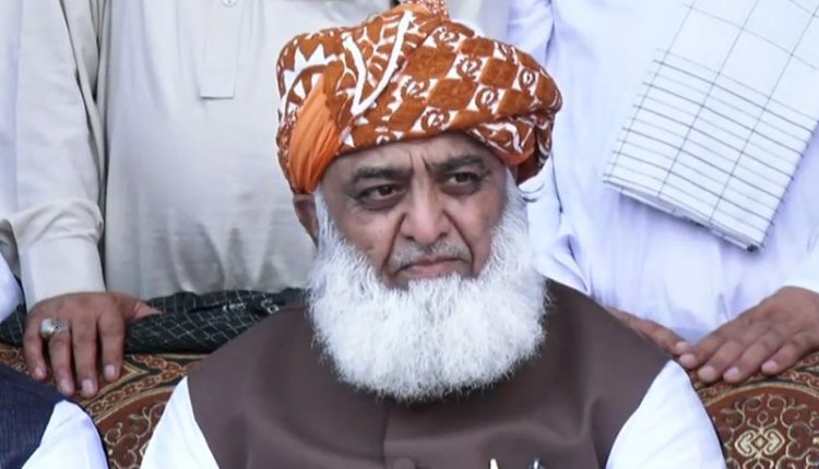 روسی صدر پیوٹن کو خراج تحسین پیش کرتے ہیں، مولانا فضل الرحمٰن