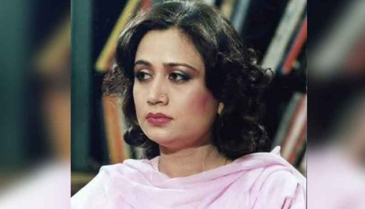 خوشبووں کی شاعرہ پروین شاکر کی 27 ویں برسی