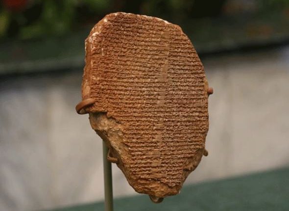 عراق سے لوٹی گئی قدیم نایاب تختی واپس لوٹادی گئی