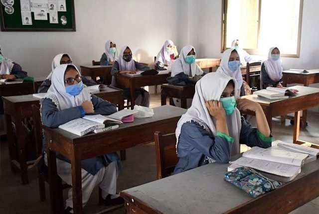 اومیکرون ویریئنٹ، سندھ میں تعلیمی ادارے کھلے رکھنے کا فیصلہ