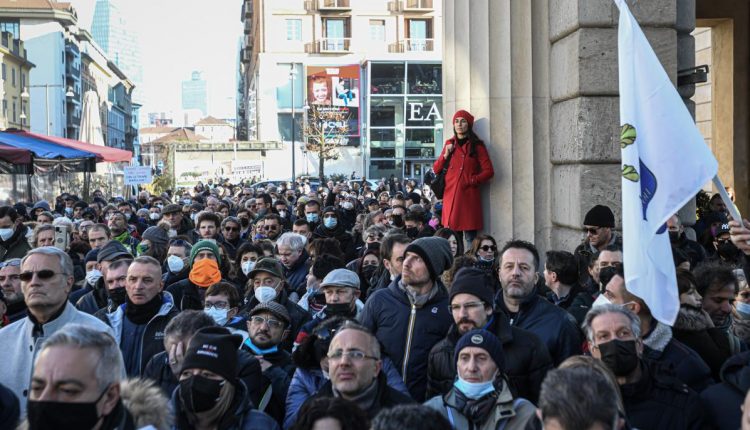 جرمنی، اٹلی، آسٹریا، فرانس اور دیگر یورپی ممالک میں کورونا ویکسینیشن کے خلاف مظاہرے