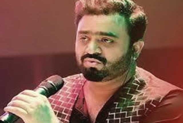 گلوکار ساحرعلی بگا کی اذان کے احترام میں کنسرٹ روکنے کی ویڈیو وائرل