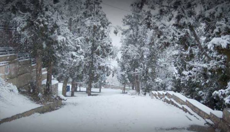 بلوچستان کے مختلف علاقوں میں شدید برفباری، سڑکیں ٹریفک کیلئے بند