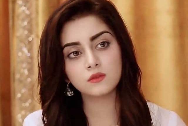 اسموکنگ ویڈیو وائرل ہونے کے بعد آئٹم نمبر کی پیشکش ہوئی، علیزے شاہ