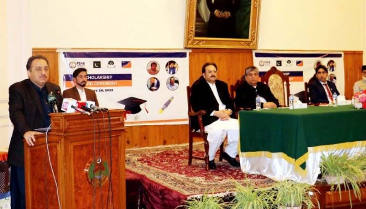 معاشرے میں تعلیم اور صحت کے شعبوں کو بنیادی حیثیت حاصل ہے،گورنر بلوچستان