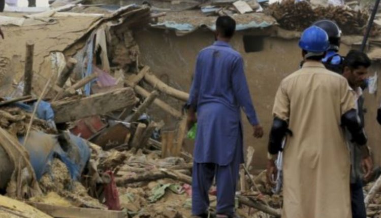 چاغی، افغان مہاجر کیمپ میں نامعلوم افراد کی گھر میں گھس کر فائرنگ، باپ بیٹی جاں بحق، 14سالہ بیٹی زخمی