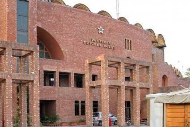 پی سی بی حکام کی بھاری بھرکم تنخواہوں کی تفصیلات سامنے آگئیں