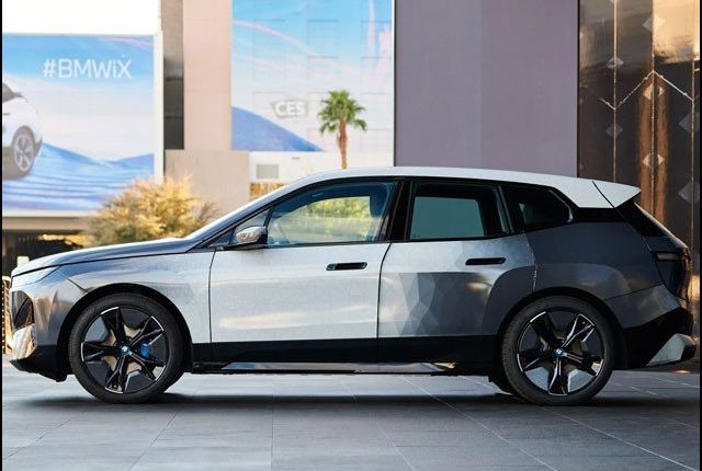 بی ایم ڈبلیو نے سیکنڈوں میں رنگ بدلنے والی کار پیش کردی