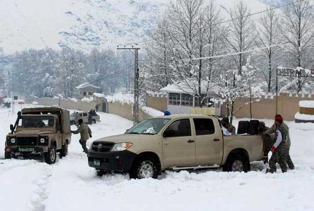 مری میں برفباری میں پھنسے 19 سیاح جاں بحق، فوج طلب