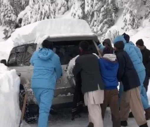 پاک فضائیہ کی مری اور گلیات میں امدادی کارروائیاں جاری