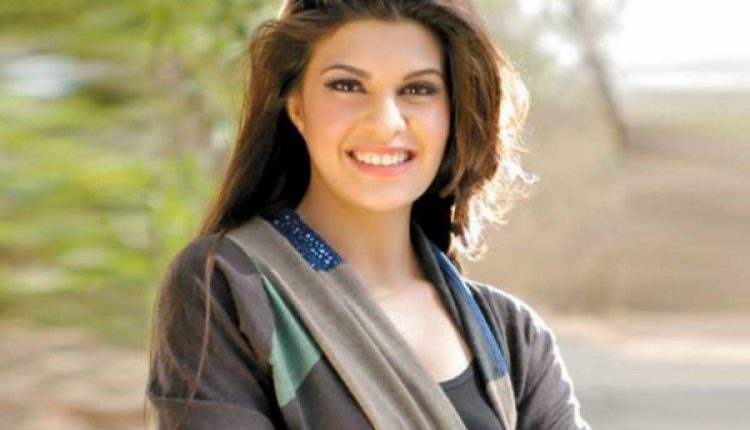 جیکولین فرنینڈس کی سوشل میڈیا پرواپسی، صارفین کے چبھتے سوالات