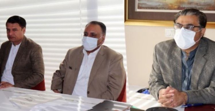 خصوصی ٹیمیں ہر محلے اور گاوں میں جا کر مفت ویکسین لگا رہی ہیں، مطہر نیاز رانا