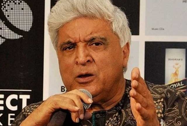 کیا باحجاب خواتین کو ڈرانا ”مردانگی“ ہے؟ جاوید اختر پھٹ پڑے