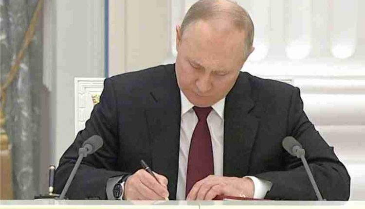 روس نے یوکرین میں باغیوں کے علاقوں کو آزاد ریاستیں تسلیم کرلیا