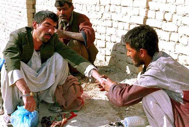 منشیات کے عادی افراد کی تعداد بہت بڑھ چکی ہے،عوامی حلقے