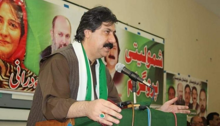 بلوچستان میں انسان اور جانور ایک ساتھ پانی پیتے ہیں،منظور کاکڑ