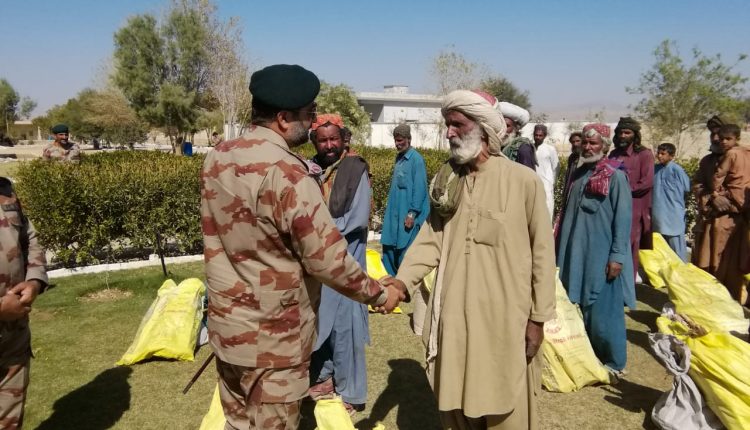 فرنٹیئر کور بلوچستان نارتھ سبی سکاوٹس کی جانب سے دوردراز اور پسماندہ علاقے سلطان کوٹ تلی میں راشن کی تقسیم۔