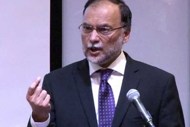 عمران خان کے خلاف مقدمات کی پیروی نہ کرکے غلطی کی، احسن اقبال