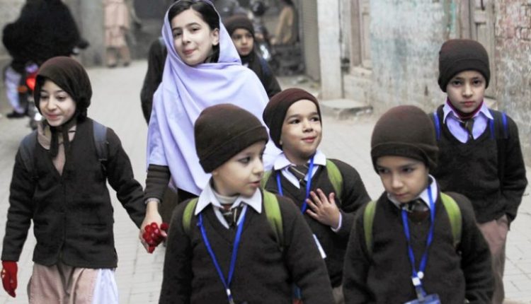 کوئٹہ، کمیونٹی اسکولز اساتذہ کا درسی کتب نہ ملنے پر اسکول کو بند کرنے کا فیصلہ