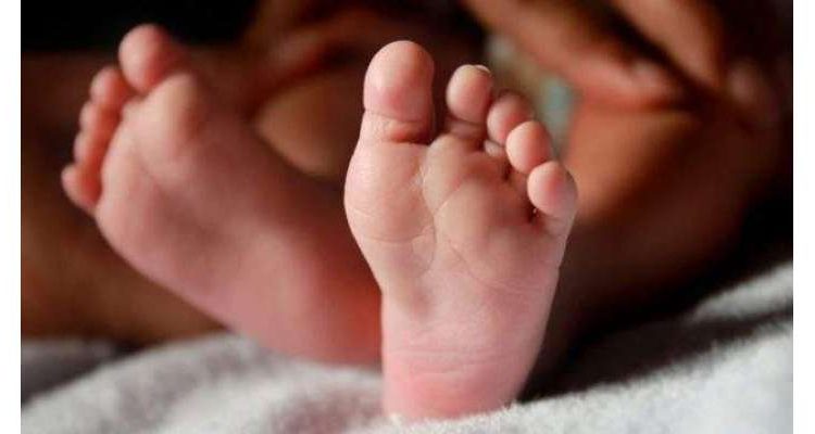 کراچی میں نومولود بچی کی نعش ایمبولینس سے پھینکنے والی ماں بیٹی گرفتار