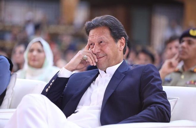 اہم حکومتی اتحادی جماعت نے وزیراعظم کا بچنا مشکل قرار دے دیا