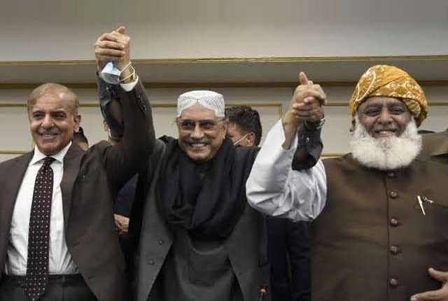 2ملکوں کے سربراہا ن نے عمران خان کی حکومت گرانے کی ٹھان لیں زرداری ، شہباز، فضل الرحمن کن کے اشاروں پر ناچ رہے ہیں؟ سلیم صافی کا طنزیہ کالم