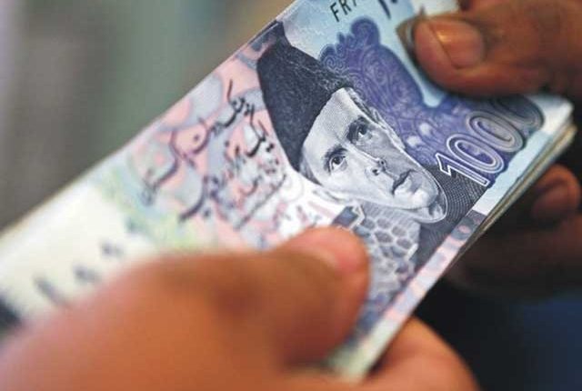 پنشنرز کیلئے بڑی خوشخبری آگئی، قومی بچت سکیموں کے شرح منافع میں اضافہ