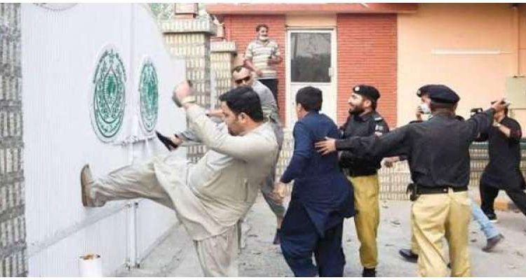 سندھ ہائوس پر پی ٹی آئی کارکنان کا حملہ سپریم کورٹ میں جمع کرائی گئی رپورٹ میں اہم انکشافات