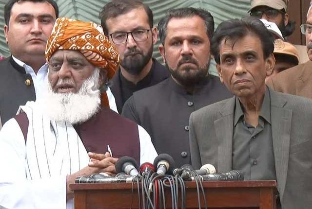 ایم کیو ایم پاکستان نے حکومت کا ساتھ چھوڑ دیا اپوزیشن سے معاہدہ طے پاگیا