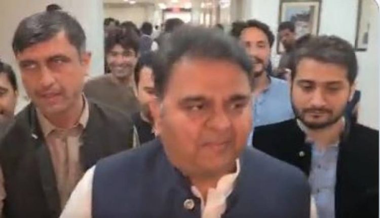 شہبازشریف کو وزیراعظم بننے پر مبارکباد دیں گے ؟ صحافی کے سوال پر فواد چودھری کا ایسا جواب جس کی شاید کسی کو توقع نہ تھی