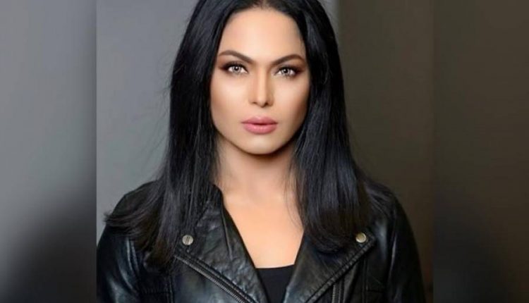 عمران خان کیخلاف تحریک عدم اعتماد کی کامیابی کیساتھ ہی وینا ملک کا ٹوئٹر اکائونٹ بحال، پیغام جاری کردیا