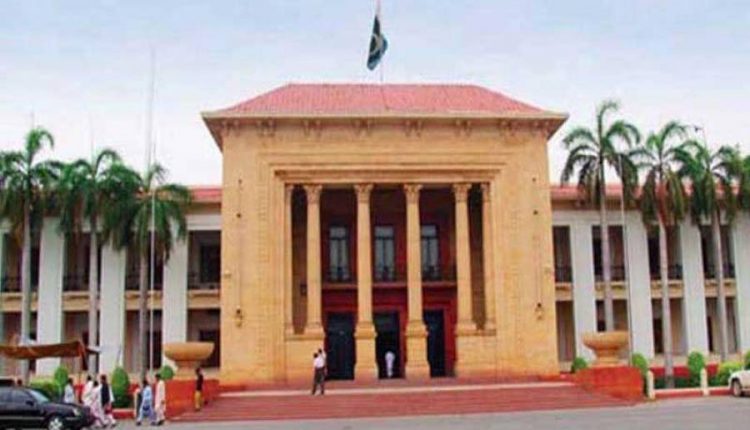 وزیر اعلیٰ پنجاب کا انتخاب، اپوزیشن کے 18اراکین کی رکنیت معطل کرنے پر غور شروع، تہلکہ خیز خبر آگئی