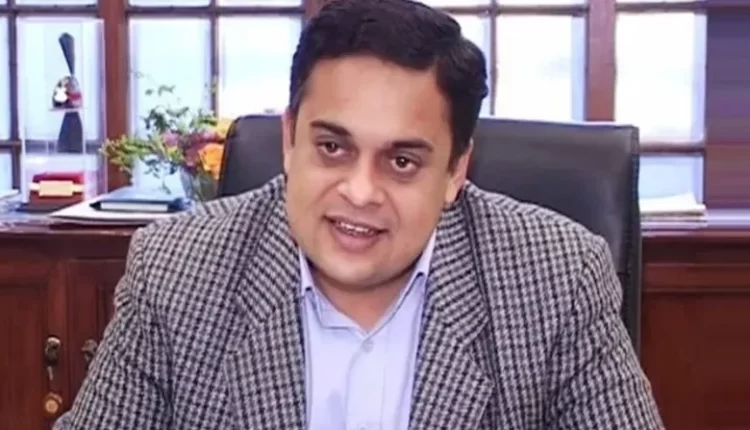 وزیر اعظم نے ”دی میٹرو مین “کے نام سے مشہور احد چیمہ کو پی ایم ہاؤس طلب کر لیا